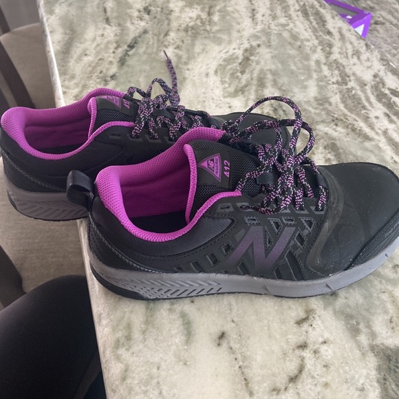 New Balance Women's 412 V1 Alloy Toe Industrial Shoe - Picture 2 of 9